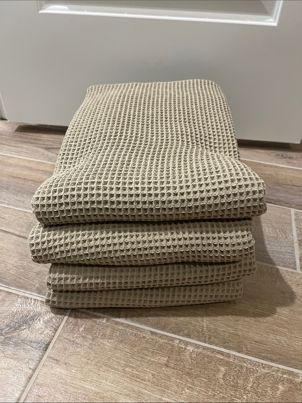 (4) Poly Blend Microfiber Quick Dry Waffle Bath Towel, 30x60 inches Beige